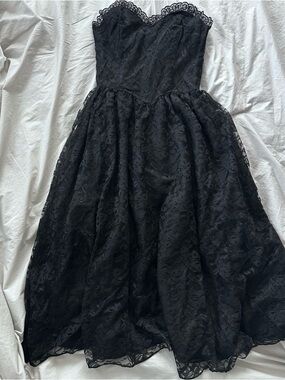 Lace Sweetheart Neckline Midi Dress Black